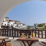 منتجع Costa Lindia